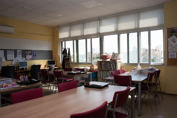 9. Language School (مدرسه زبان)